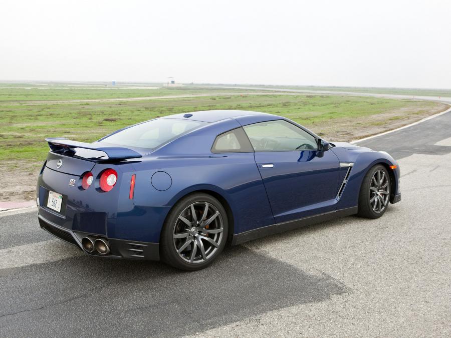  Nissan GT-R Black Edition 2010 года  (US) (фото 13 из 27)